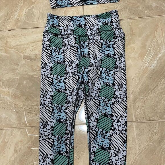 New People Movement Under Control Sports Bra and leggings set  size M - Picture 4 of 10